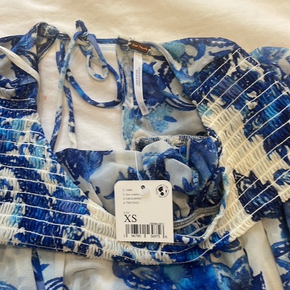 Free people blue and white flowy top NWT - Picture 3 of 3